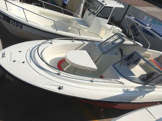 Deep Hull Speed Fishing Boat 700